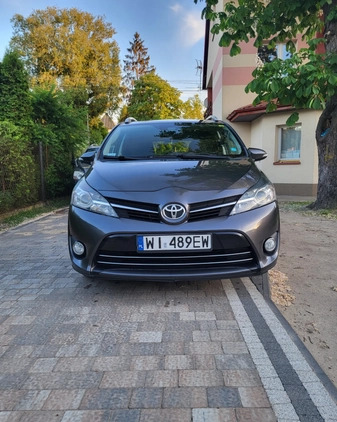 Toyota Verso cena 34000 przebieg: 461000, rok produkcji 2016 z Nowa Dęba małe 37